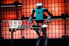 2025年将成为人形机器人成为工厂工人之年