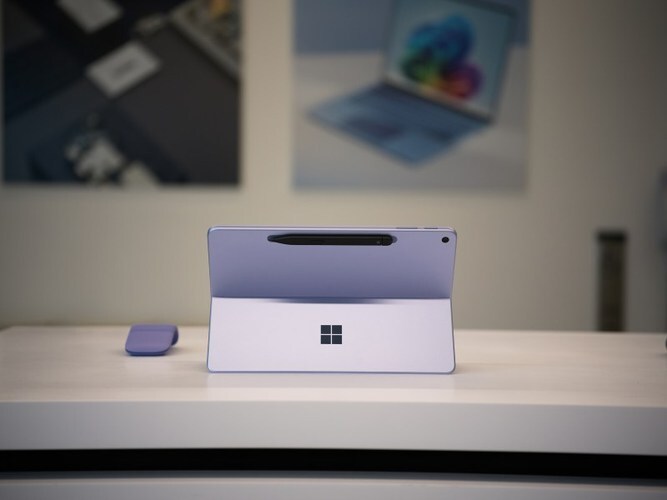 较小尺寸的 Surface Pro 配备 12 英寸显示屏，起售价 799 美元