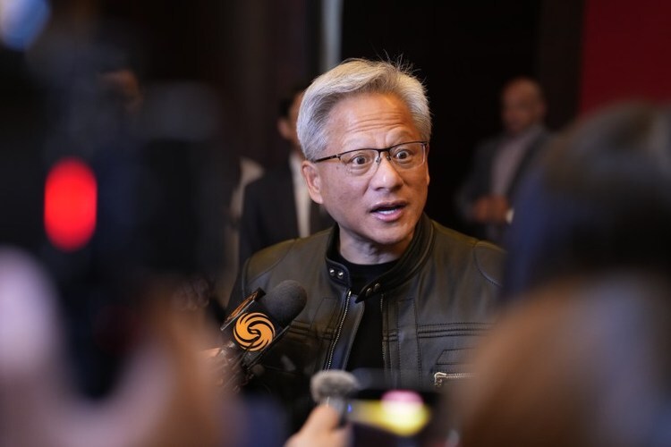 特朗普曾想拆分英伟达，但随后其首席执行官说服了他